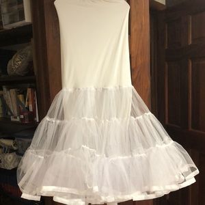 Crinoline slip